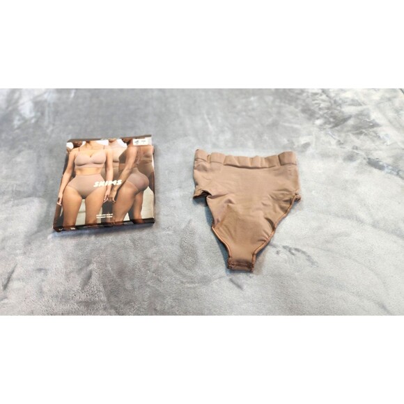 Skims Brown Sienna Small Seamless Sculpt Mid Waist Thong NWOT - Picture 1 of 7